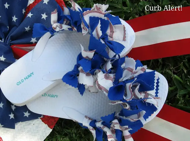 Curb Alert! Blog:  Patriotic Flip Flops {out of Fabric Scraps}