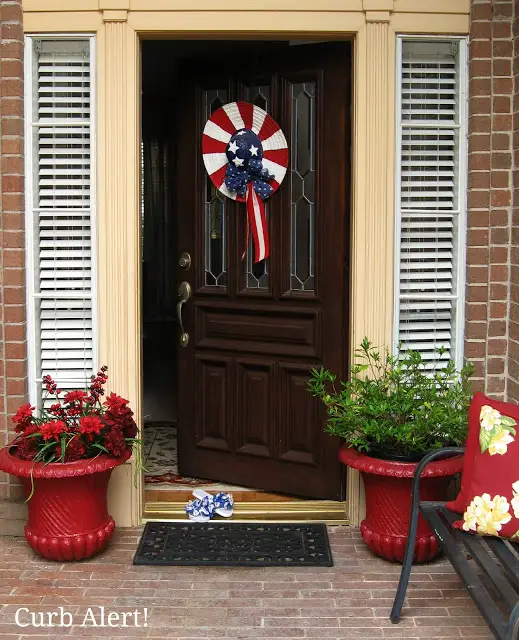 Curb Alert! Blog:  Patriotic Flip Flops {out of Fabric Scraps}