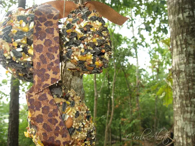 Curb Alert!:  kids diy bird feeders