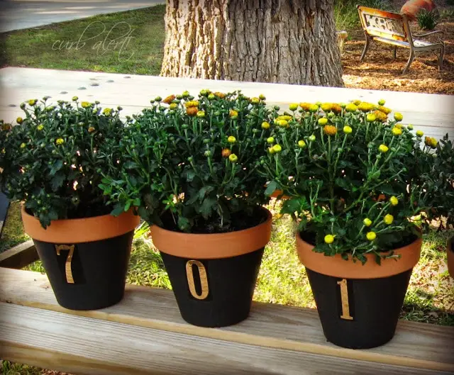 Curb Alert! Home Address Flower Pots via http://tamicurbalert.blogspot.com