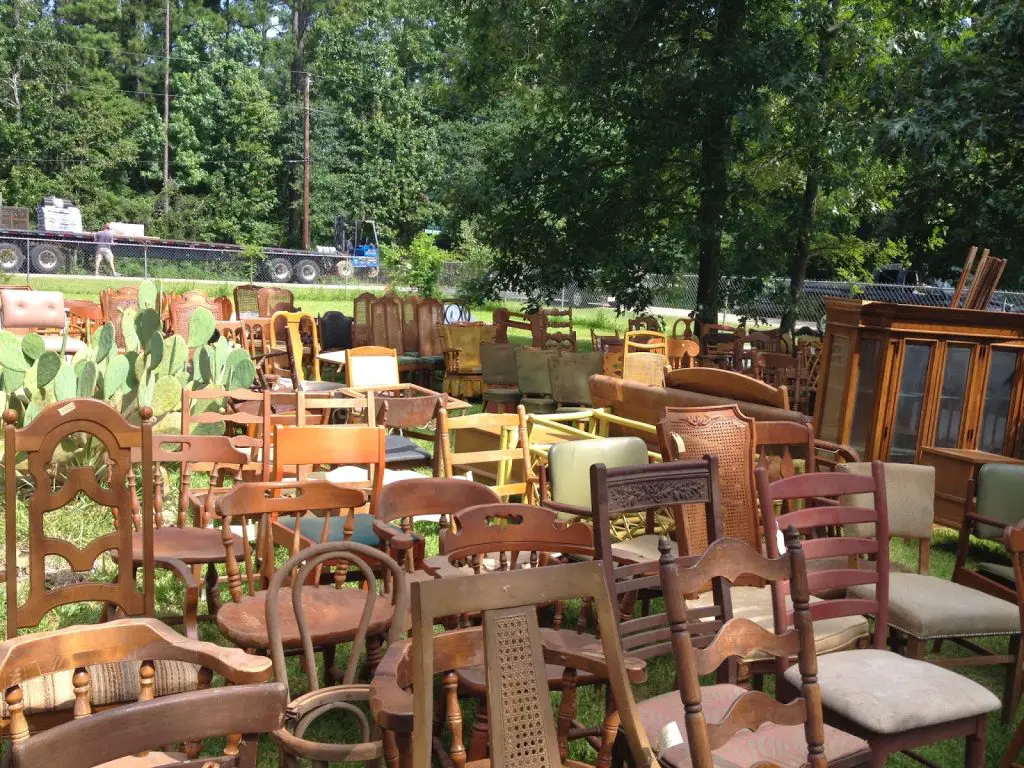 Epic Garage Sale Chairs via Curb Alert! 