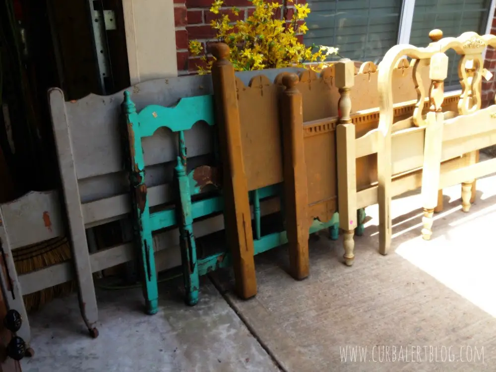 Nautical Headboard Bench Makeover with Annie Sloan Chalk Paint and Minwax Stain via Curb Alert! http://www.curbalertblog.com