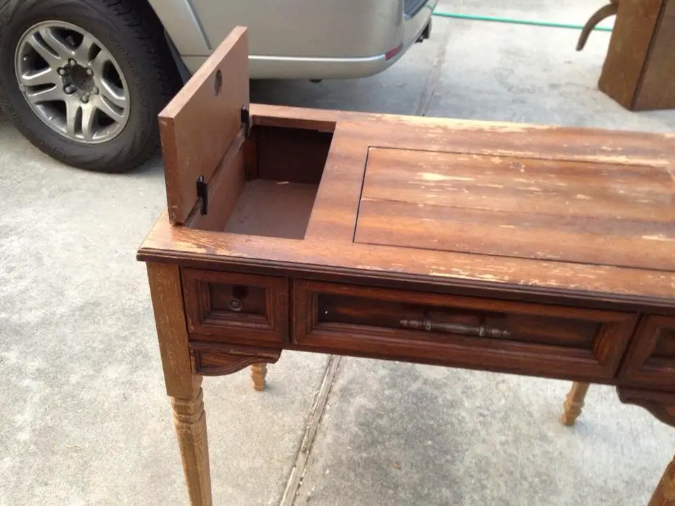 Sewing Desk in Annie Sloan Aubusson Blue via Curb Alert! www.curbalertblog.com