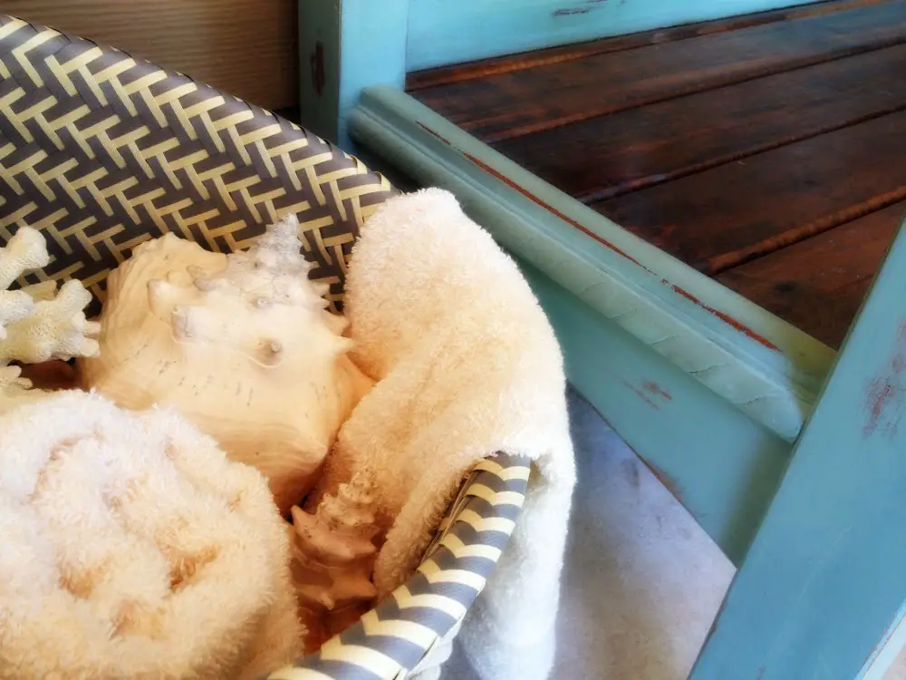 Nautical Beachy Headboard Bench Makeover with Annie Sloan Chalk Paint and Minwax Stain via Curb Alert! http://www.curbalertblog.com