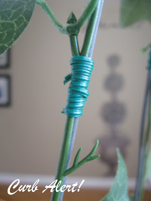 DIY Tomato Cage Topiaries (tutorial) via Curb Alert! blog http://tamicurbalert.blogspot.com DIY Tomato Cage Topiaries (tutorial) via Curb Alert! blog http://tamicurbalert.blogspot.com